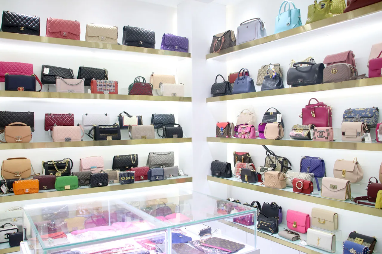 Sample display area for custom bag material and branding references